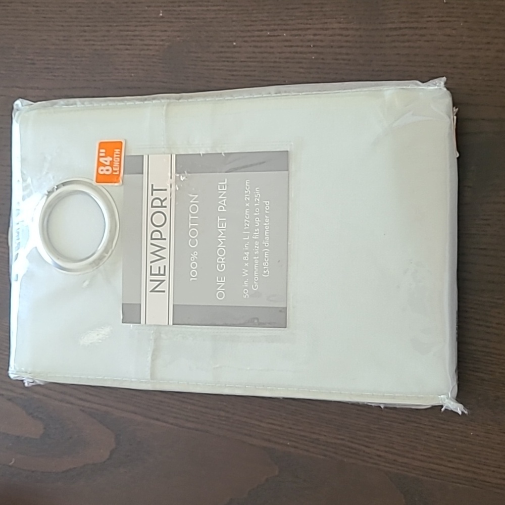NWT Newport grommet panel